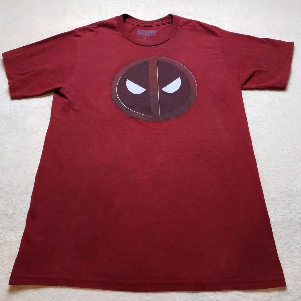Marvel Deadpool Red Tee Shirt Superheros Short Sleeves Size Medium Unisex